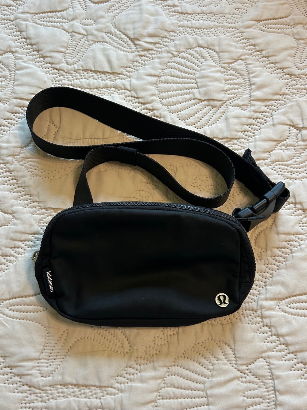 🍀Lululemon Everywhere Belt Bag Black With Silver Hardware Crossbody